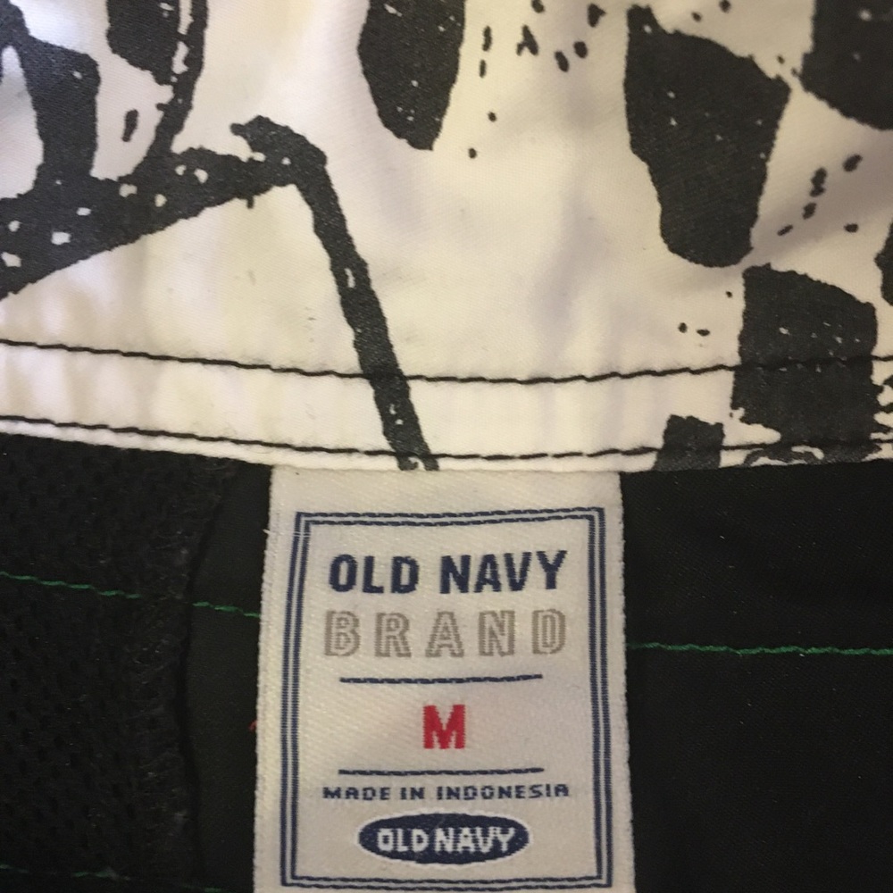 Old Navy men’s Medium swim shorts